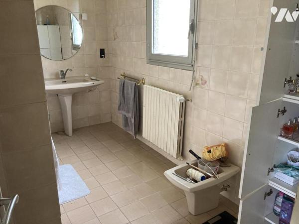 En centre ville maison traditionnelle sur terrain d'environ 1300 m²