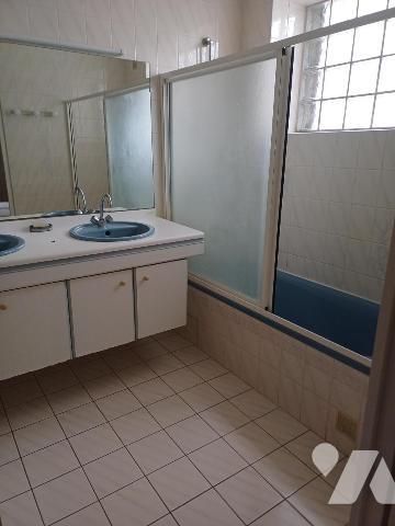 A VENDRE à LES SORINIERES - Maison T8 à rénover de 160m2 hab. sur 575m2 de jardin