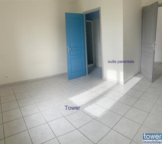 THORS 17160 - Maison 6 piéces de plain pied de 127 m² habitables édifiée sur 1000 m² avec garage.