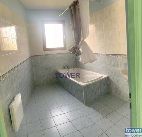 THORS 17160 - Maison 6 piéces de plain pied de 127 m² habitables édifiée sur 1000 m² avec garage.