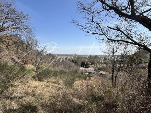 Terrain constructible de 3525m² avec vue - Hors lotissement