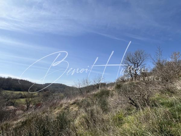 Terrain constructible de 3525m² avec vue - Hors lotissement