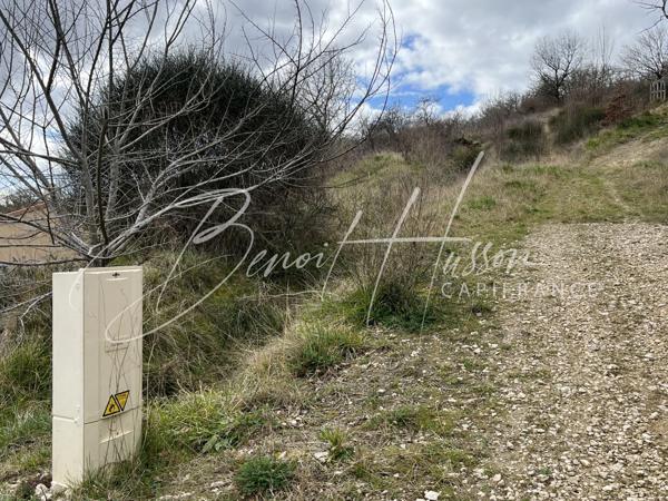 Terrain constructible de 3525m² avec vue - Hors lotissement