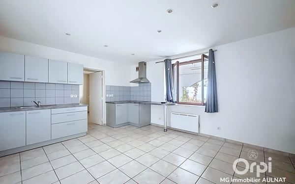 Immeuble à vendre    5 pièces • 348 m2 Châteaugay