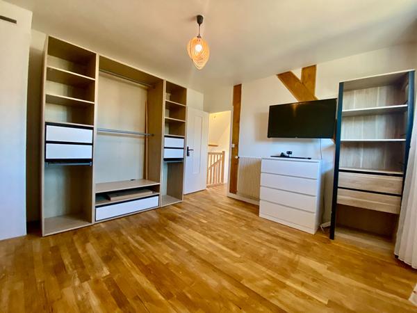 MAISON A VENDRE TRELIVAN  BOURG TOUS COMMERCES,JARDIN, DEUX CHAMBRES, GARAGE