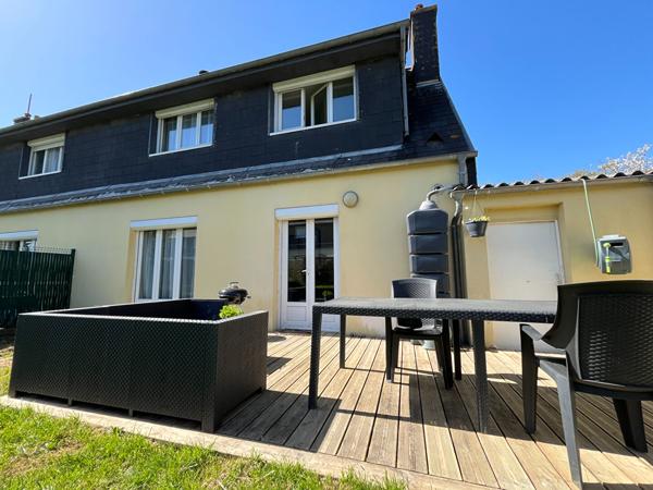 MAISON A VENDRE TRELIVAN  BOURG TOUS COMMERCES,JARDIN, DEUX CHAMBRES, GARAGE