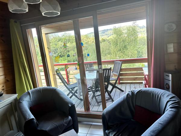 Charmant chalet avec vue dégagée et belle exposition à Saint Nabord les Breuchottes.