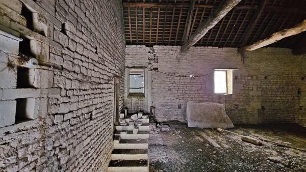 Dernier lot - Grange à rénover dans magnifique corps de ferme proche mer et Bayeux