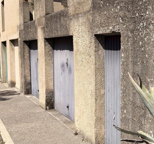 Lot de garages avec potentiel de construction - Cadenet