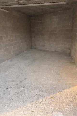 Lot de garages avec potentiel de construction - Cadenet