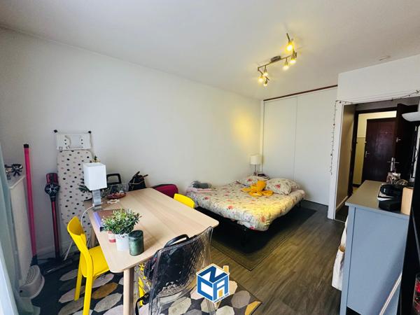STUDIO MEUBLÉ 22m2 + balcon avec locataire en place