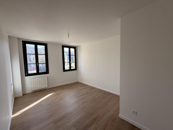 À VENDRE - Maison entièrement rénové + local commercial