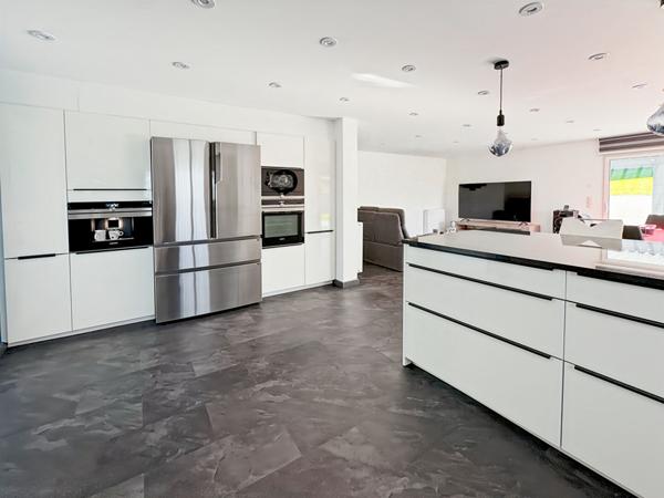 Maison récente et lumineuse à Grand-Champ, 88 m² habitables, 2800 m² de terrain