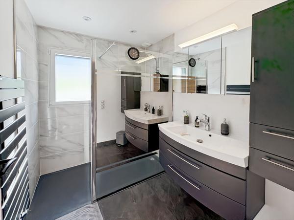 Maison récente et lumineuse à Grand-Champ, 88 m² habitables, 2800 m² de terrain