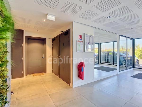 Drme provençale, à MONTELIMAR (26200), à vendre APPARTEMENT CONTEMPORAIN, RÉSIDENCE RÉCENTE ET SÉCURISÉE  avec belle terrasse, garage et place de parking privative aérienne