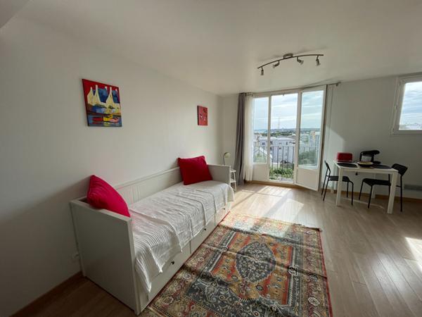 A LOUER STUDIO MEUBLE REFAIT A NEUF VUE MER RIVE DROITE 24 M2 Ne pas manquer