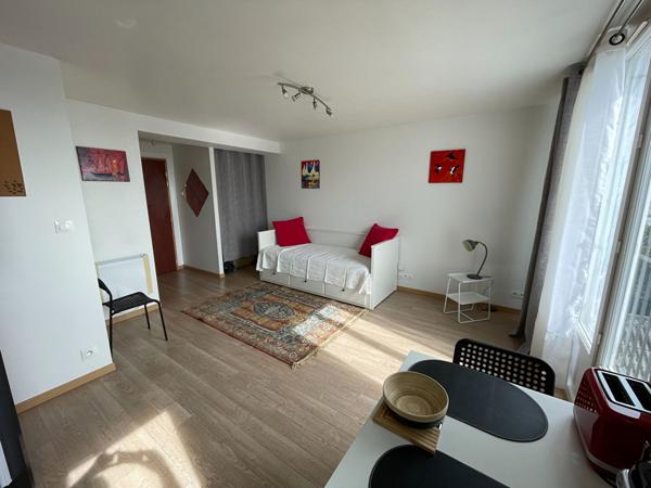 A LOUER STUDIO MEUBLE REFAIT A NEUF VUE MER RIVE DROITE 24 M2 Ne pas manquer
