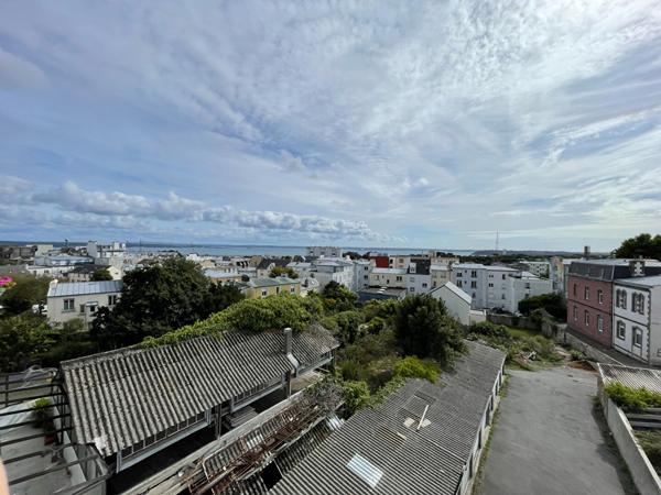 A LOUER STUDIO MEUBLE REFAIT A NEUF VUE MER RIVE DROITE 24 M2 Ne pas manquer