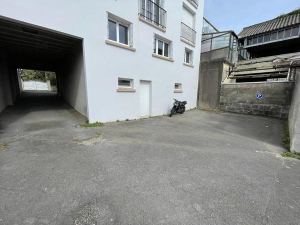 A LOUER STUDIO MEUBLE REFAIT A NEUF VUE MER RIVE DROITE 24 M2 Ne pas manquer
