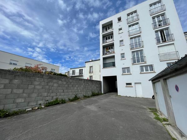 A LOUER STUDIO MEUBLE REFAIT A NEUF VUE MER RIVE DROITE 24 M2 Ne pas manquer