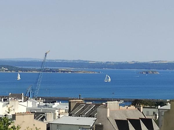 A LOUER STUDIO MEUBLE REFAIT A NEUF VUE MER RIVE DROITE 24 M2 Ne pas manquer