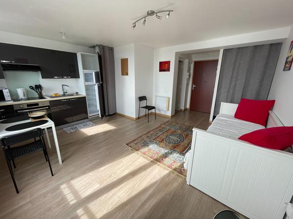 A LOUER STUDIO MEUBLE REFAIT A NEUF VUE MER RIVE DROITE 24 M2 Ne pas manquer
