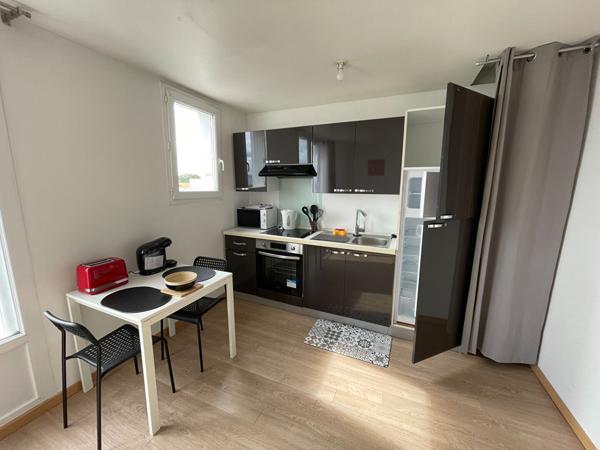 A LOUER STUDIO MEUBLE REFAIT A NEUF VUE MER RIVE DROITE 24 M2 Ne pas manquer