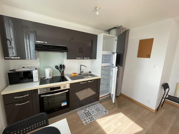 A LOUER STUDIO MEUBLE REFAIT A NEUF VUE MER RIVE DROITE 24 M2 Ne pas manquer