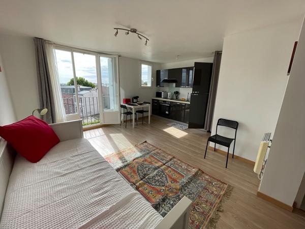 A LOUER STUDIO MEUBLE REFAIT A NEUF VUE MER RIVE DROITE 24 M2 Ne pas manquer