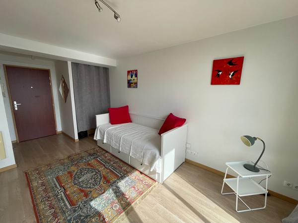 A LOUER STUDIO MEUBLE REFAIT A NEUF VUE MER RIVE DROITE 24 M2 Ne pas manquer