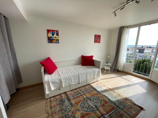 A LOUER STUDIO MEUBLE REFAIT A NEUF VUE MER RIVE DROITE 24 M2 Ne pas manquer