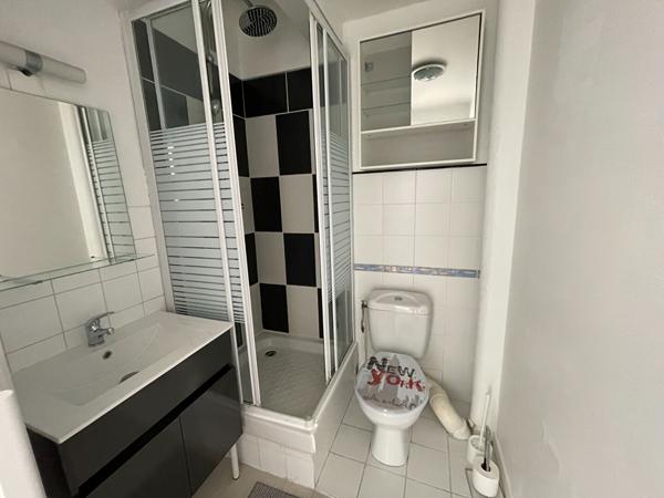 A LOUER STUDIO MEUBLE REFAIT A NEUF VUE MER RIVE DROITE 24 M2 Ne pas manquer