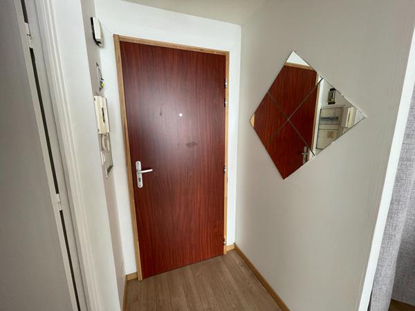 A LOUER STUDIO MEUBLE REFAIT A NEUF VUE MER RIVE DROITE 24 M2 Ne pas manquer