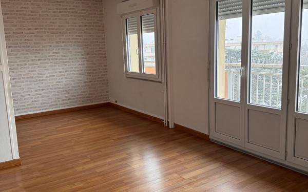 Appartement à vendre    3 pièces • 66 m2 Nevers