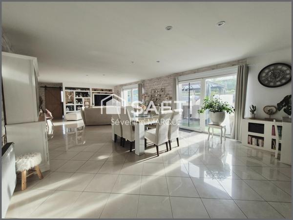 Spacieuse Maison plain-pied avec garage et appartement!