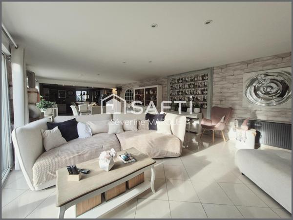 Spacieuse Maison plain-pied avec garage et appartement!