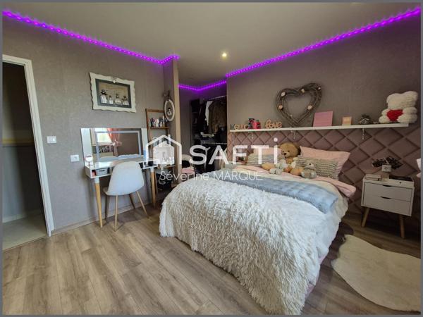 Spacieuse Maison plain-pied avec garage et appartement!