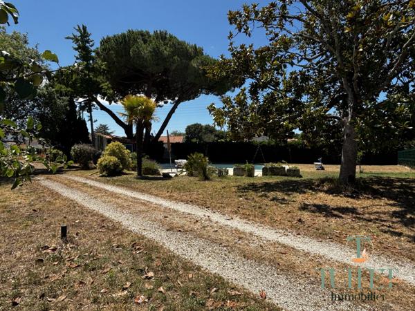 Terrain d'exception de 996 m2 avec piscine et pool house - 700 m du centre-ville