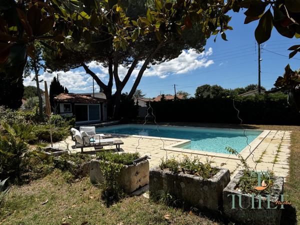 Terrain d'exception de 996 m2 avec piscine et pool house - 700 m du centre-ville