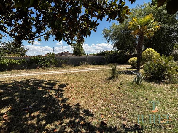 Terrain d'exception de 996 m2 avec piscine et pool house - 700 m du centre-ville