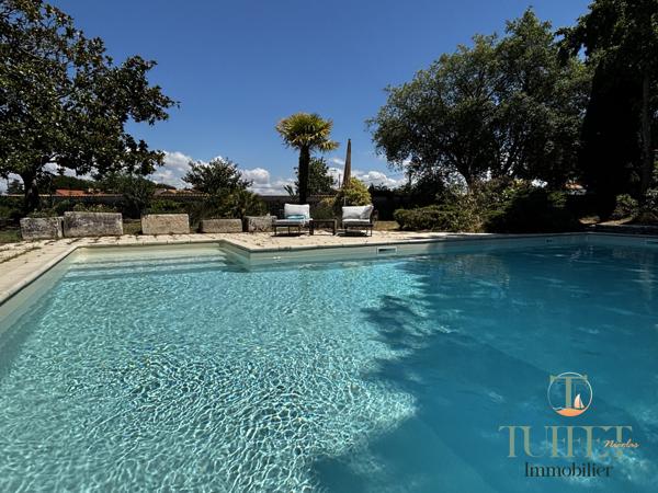 Terrain d'exception de 996 m2 avec piscine et pool house - 700 m du centre-ville