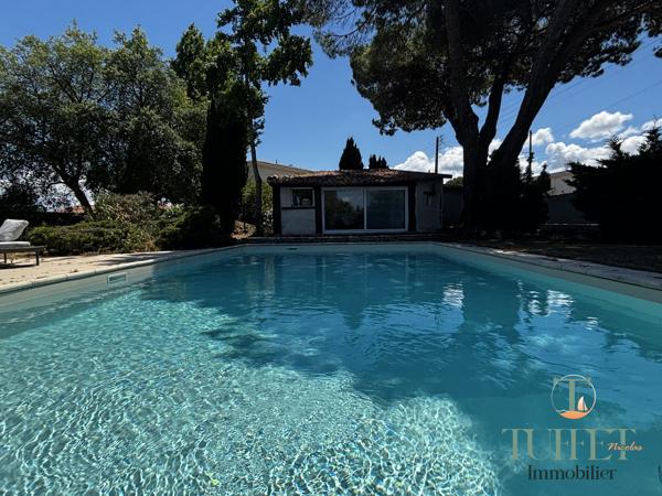 Terrain d'exception de 996 m2 avec piscine et pool house - 700 m du centre-ville