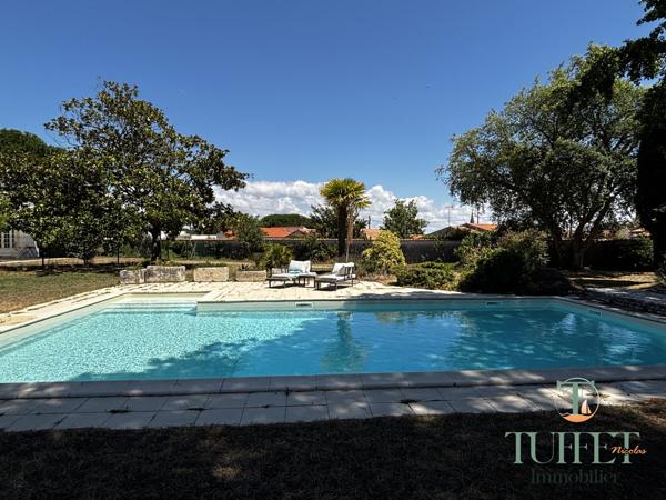 Terrain d'exception de 996 m2 avec piscine et pool house - 700 m du centre-ville