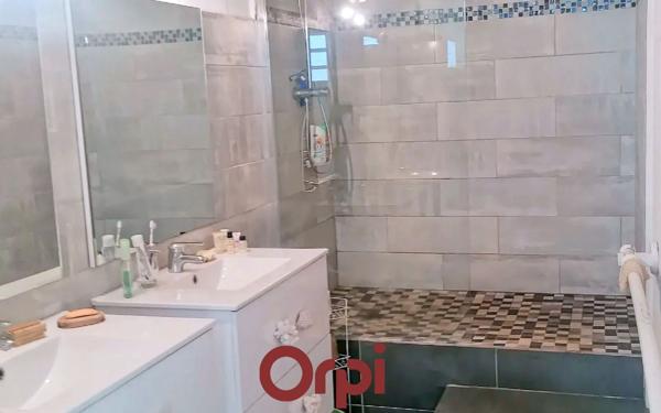 Maison à vendre    4 pièces •  Saint-Paul