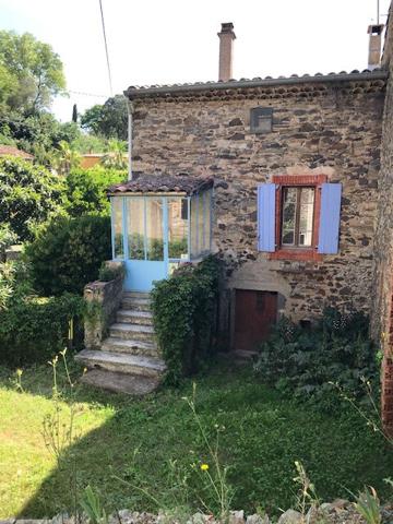 Maison de village meublée 4 pièces 40 m2 sur deux niveaux