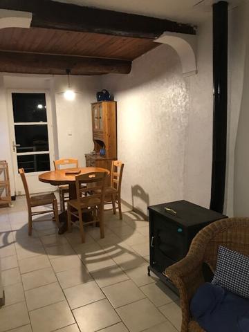 Maison de village meublée 4 pièces 40 m2 sur deux niveaux