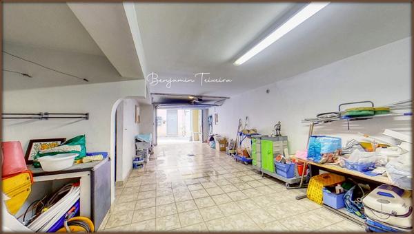 Maison Frejus 4 pièce(s) 110 m2 + double GARAGE - salon / cuisine, 3 chambres, 2 WC, salle d'eau