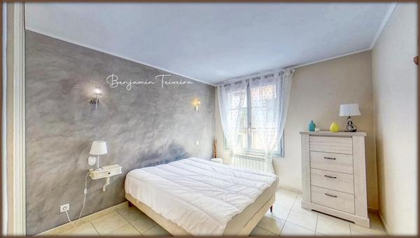 Maison Frejus 4 pièce(s) 110 m2 + double GARAGE - salon / cuisine, 3 chambres, 2 WC, salle d'eau