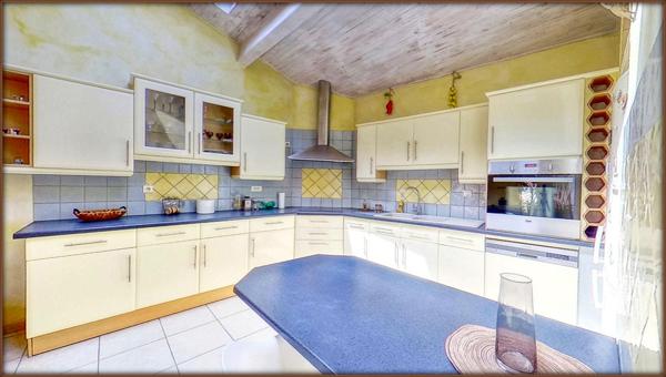 Maison Frejus 4 pièce(s) 110 m2 + double GARAGE - salon / cuisine, 3 chambres, 2 WC, salle d'eau