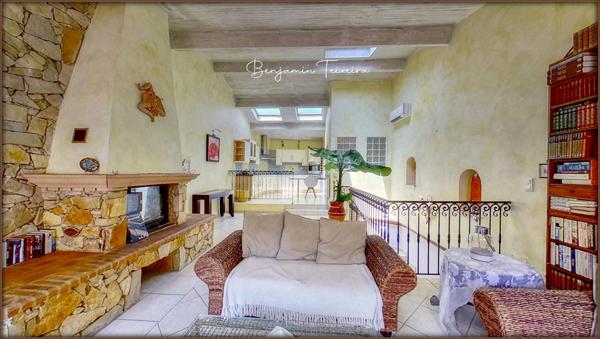 Maison Frejus 4 pièce(s) 110 m2 + double GARAGE - salon / cuisine, 3 chambres, 2 WC, salle d'eau